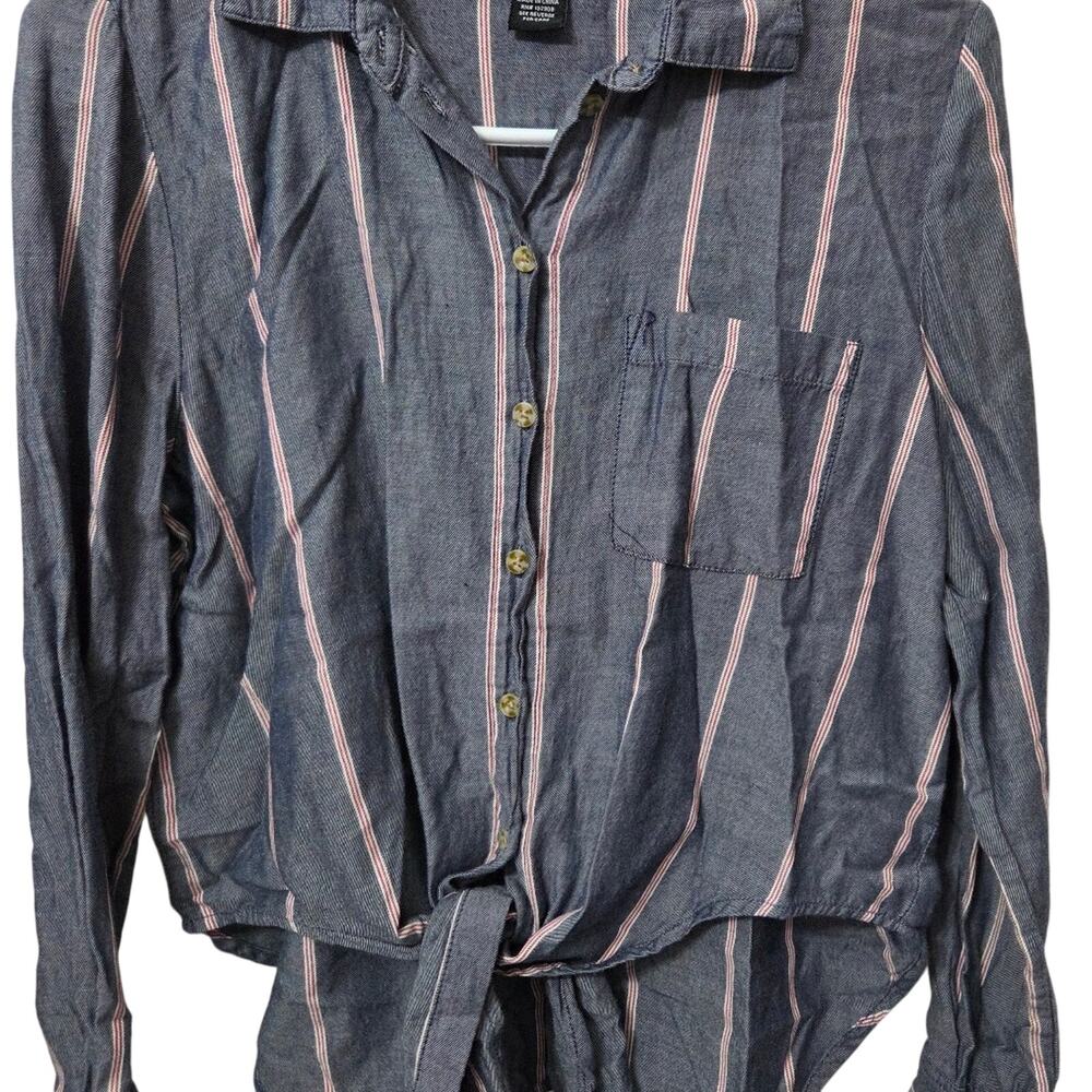 Poly & Esther Woman's Grey with Red and White Stripes Button Down Shirt size M - Picture 7 of 8